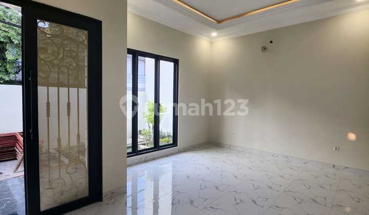 Rumah Mewah Brand New Siap Huni Harga Nego Bebas Banjir