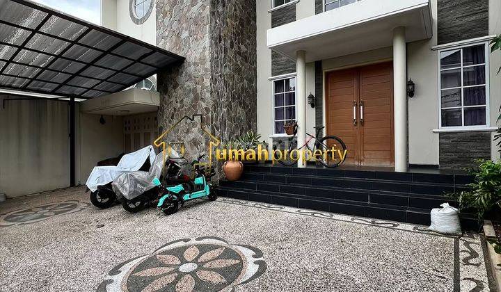 Rumah Cantik Siap Huni 1,5 Lantai Ada Kolam Renang 2