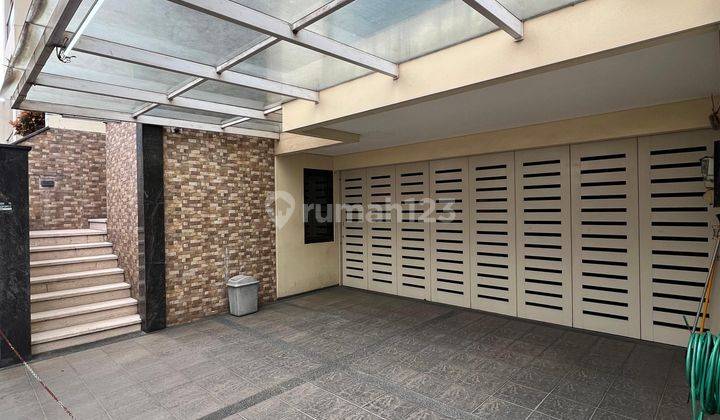 Harga Miring! Rumah Cantik 3 Lantai Dalam Town House Siap Huni 2