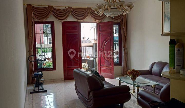 Rumah 2 Lantai Furnished di Darmo Hill, Surabaya 2