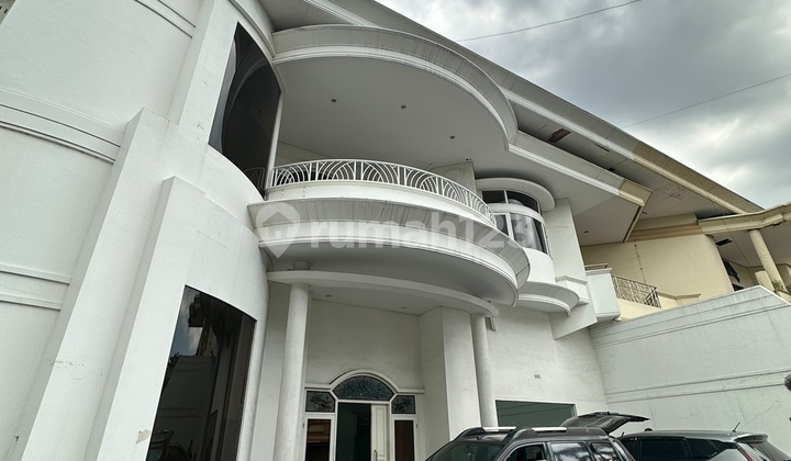 Rumah 2 Lantai, Bagus Dan Terawat di Jl. Margorejo Indah 2