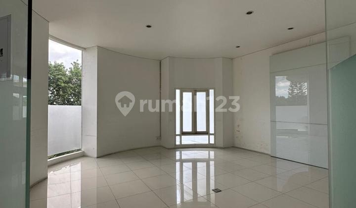 Rumah 2 Lantai, Bagus Dan Terawat di Jl. Margorejo Indah 4