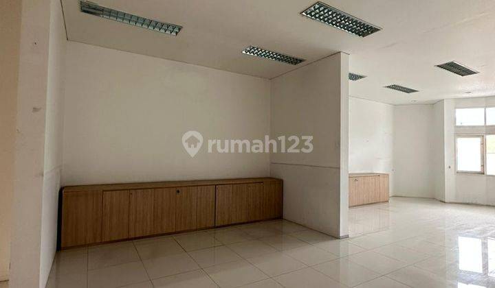 Rumah 2 Lantai, Bagus Dan Terawat di Jl. Margorejo Indah 11