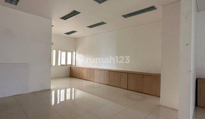 Rumah 2 Lantai, Bagus Dan Terawat di Jl. Margorejo Indah 14