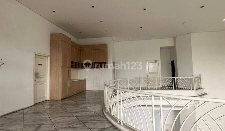Rumah 2 Lantai, Bagus Dan Terawat di Jl. Margorejo Indah 18