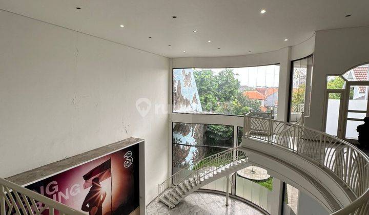 Rumah 2 Lantai, Bagus Dan Terawat di Jl. Margorejo Indah 32