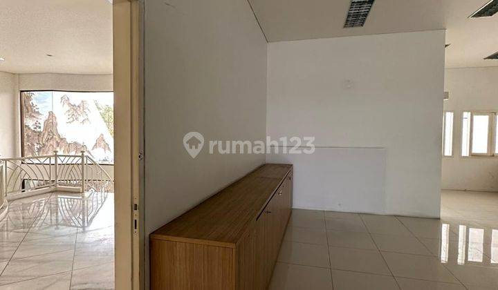 Rumah 2 Lantai, Bagus Dan Terawat di Jl. Margorejo Indah 33