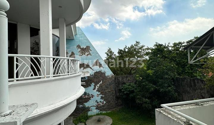 Rumah 2 Lantai, Bagus Dan Terawat di Jl. Margorejo Indah 34