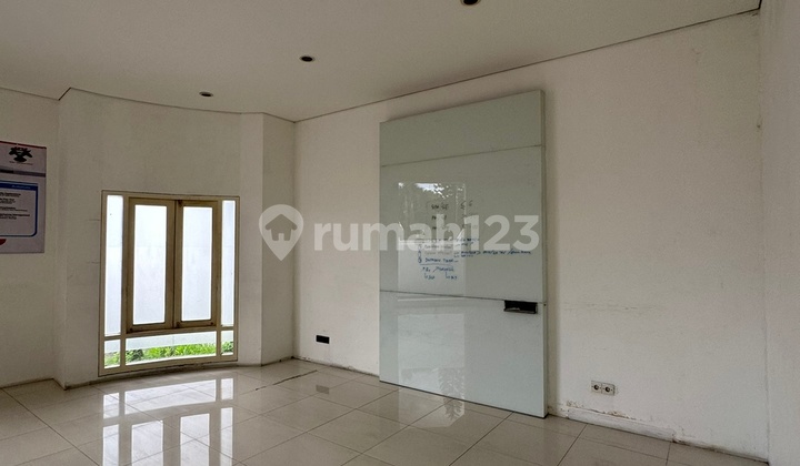 Rumah 2 Lantai, Bagus Dan Terawat di Jl. Margorejo Indah 41