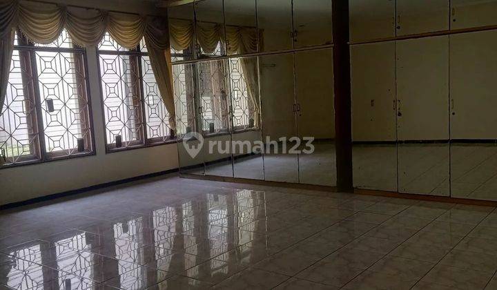 Rumah Perfect di Jl. Imam Bonjol, Kondisi Terawat 2