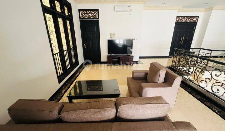 Rumah Siap Huni di Villa Bukit Regency 1 Full Furnish, Ada Kolam Renang 2