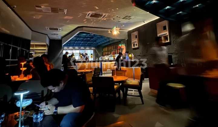 Commercial Space for Rent on Jl. Gunawarman, Kebayoran Baru Commercial Space for Rent on Jl. Gunawarman, Kebayoran Baru