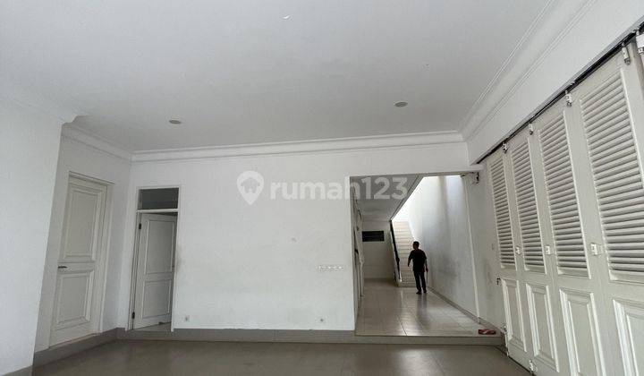 Rumah 2 Lantai Unfurnished di Kebayoran Baru, Jakarta Selatan 2