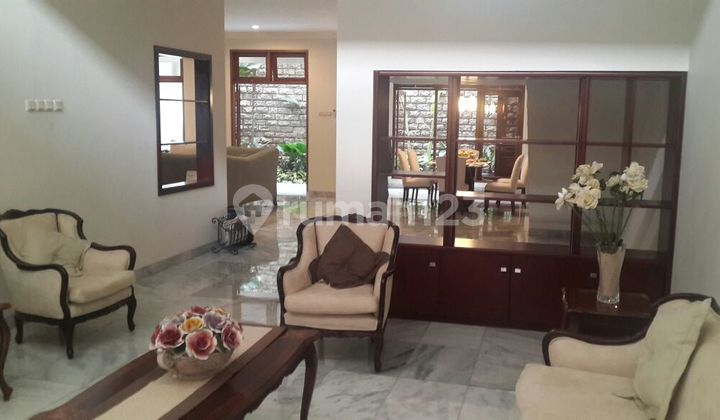 Disewakan Rumah di Jl.laksana Kebayoran Baru 2