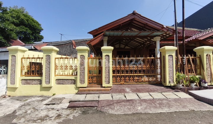 Rumah Johor Baru 4+1 Kamar 306 m2 (18x20x12.6) Selatan