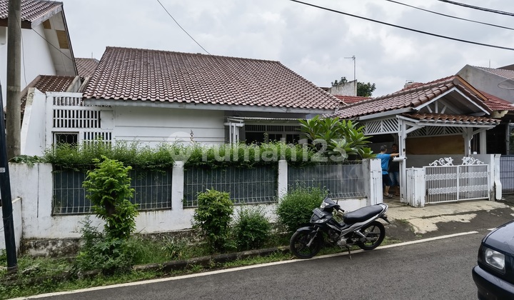 Rumah Duren Sawit 3+1 Kamar Luas 252 m2 (12x21) Selatan