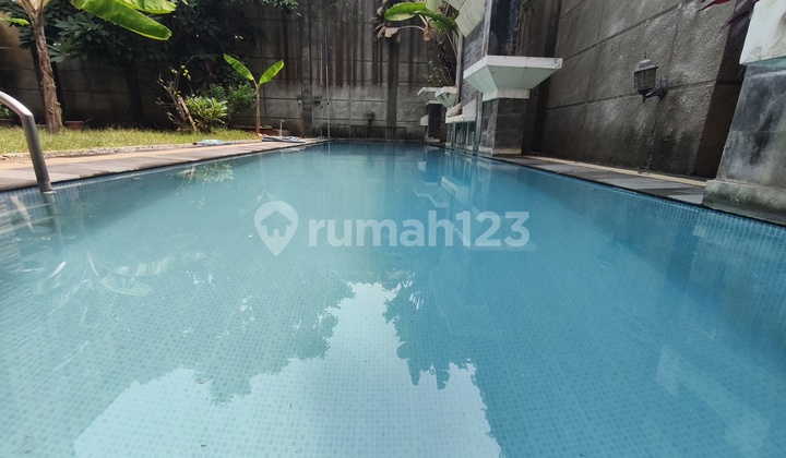 Rumah Menteng 7 Kamar 733 M2 (18x40) Tenggara