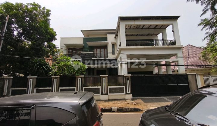 Rumah Menteng 7 Kamar 733 M2 (18x40) Tenggara Rumah Menteng 7 Kamar 733 M2 (18x40) Tenggara