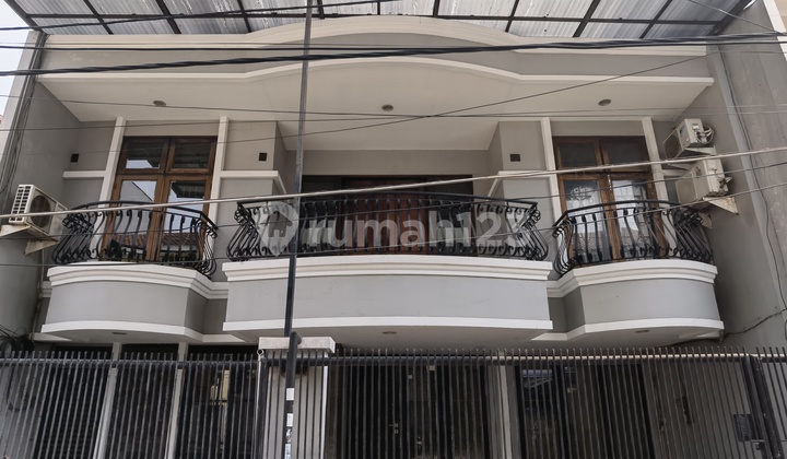 Ruman Taman Ratu 3+1 Kamar 150 m2 (10x15) Utara