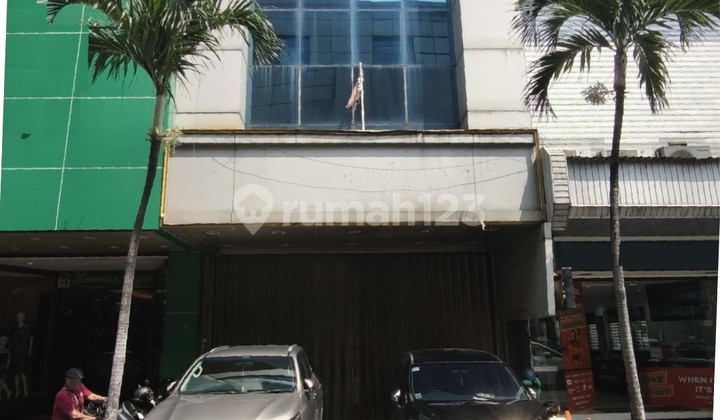 Ruko Pasar Baru 147 m2 (5x26) Tiga Lantai Hadap Timur