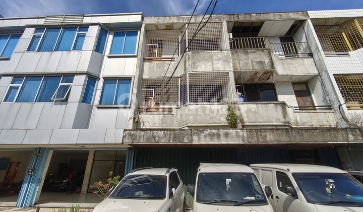 Ruko Green Garden 100 m2 (5x20) Tiga Lantai Timur