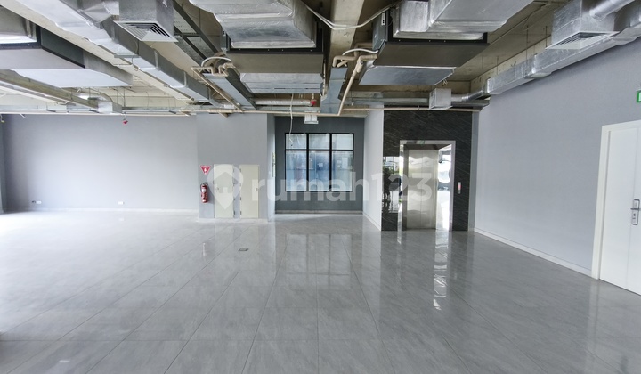 Kantor Jalan Panjang 1200 M2 Dua Lantai Hadap Timur
