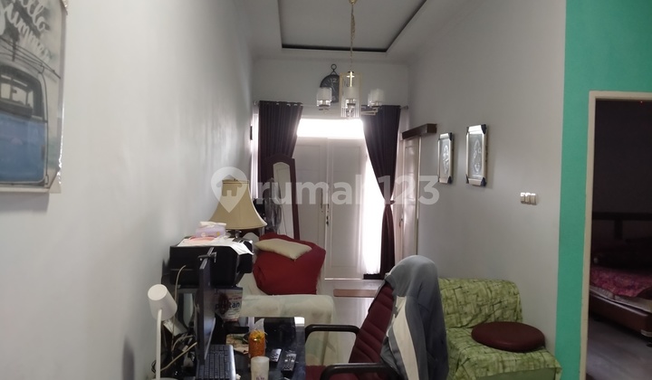 Beautiful House Near University of Indonesia Campus 2