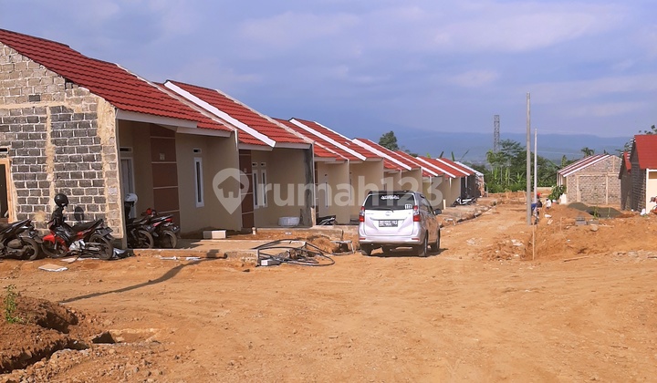 Rumah Murah Dekat Exit Tol Cigombong, View Gunung Salak 2