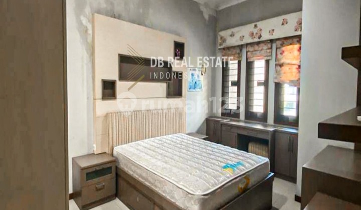 Rumah Graha Famili Tropical Family Shm Kpr Pakuwon Dian Istana  2