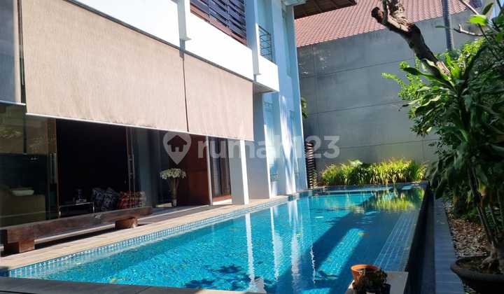 Rumah 2 Lantai Kolam Renang SHM Villa Westwood Pakuwon City KPR Rumah 2 Lantai Kolam Renang SHM Villa Westwood Pakuwon City KPR