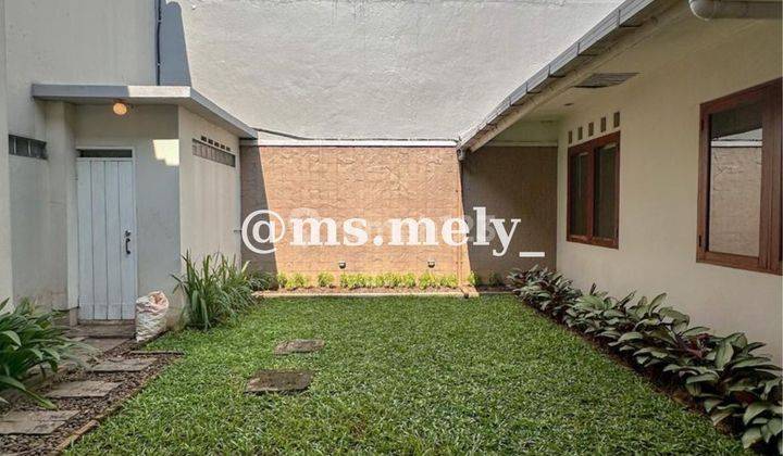 Rumah 2 Lantai Bagus SHM di Simprug Garden, Jakarta Selatan 2