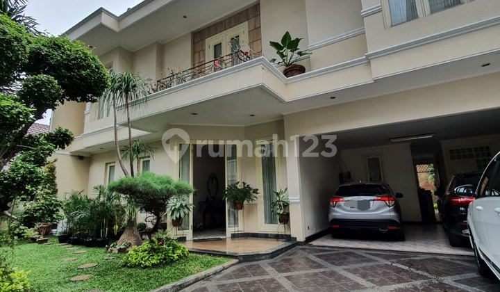 Rumah Bagus dan Asri 2 Lantai Lokasi Sangat Strategis Jl. Lamandau Kebayoran Baru Jakarta Selatan