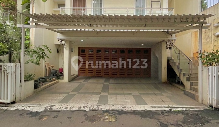 Rumah Dalam Townhouse Ekslusif Hanya Ada 6 Unit Di Lokasi Super Strategis Area Gandaria, Kebayoran Lama 2