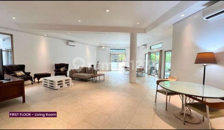 Disewakan Rumah Widya Chandra Scbd, Jakarta Selatan