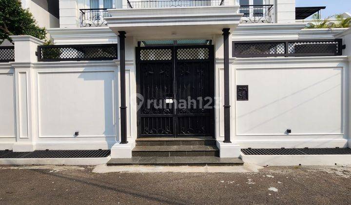 Rumah Baru Luxurious Classic House Dalam Komplek Gudang Peluru  1