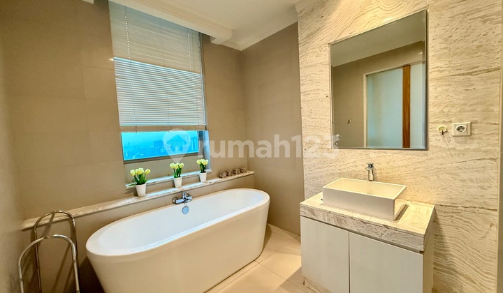 For Rent Apartment Residence 8 Senopati 3BR Private Lift  2