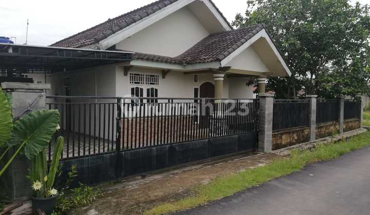 For Sale Hook House on Bungur Street, Metro City Center, Lampung