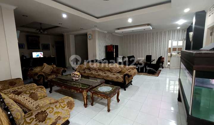 FOR SALE LARGE HOUSE ON VETERAN STREET PALEMBANG 2