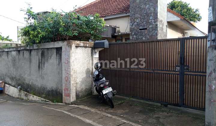 Strategic Luxury House Near Studio Alam TVRI Depok