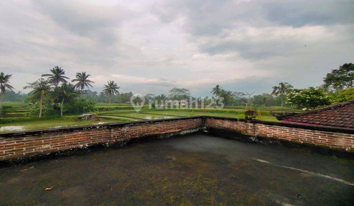 Balinese style villa for sale in Ubud with beautiful views of mountains and rice fields 2