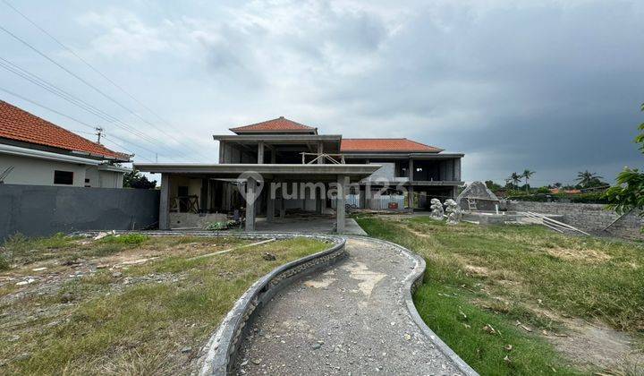 Dijual Tanah Bonus Bangunan 2 Lantai Di Jalan Pantai Saba 1