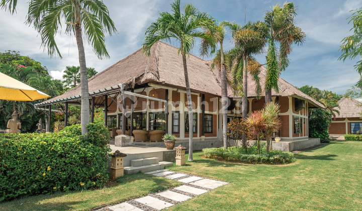 B07 Dijual Villa Tepi Pantai Indah di Tangguwesia Furnished SHM B07 Dijual Villa Tepi Pantai Indah di Tangguwesia Furnished SHM