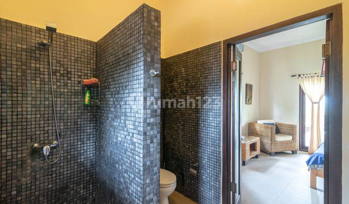 H12 Dijual Villa Dengan Design Bali di Panji, Buleleng 21