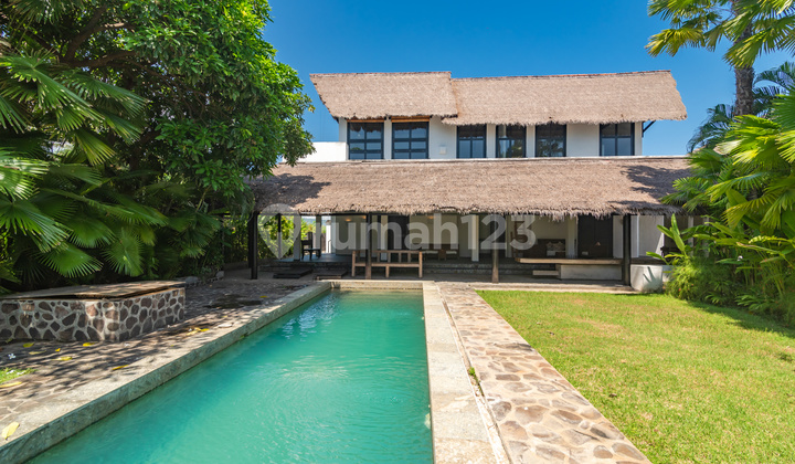 B15 Dijual 2 Beachfront Villa di Bali Utara 2