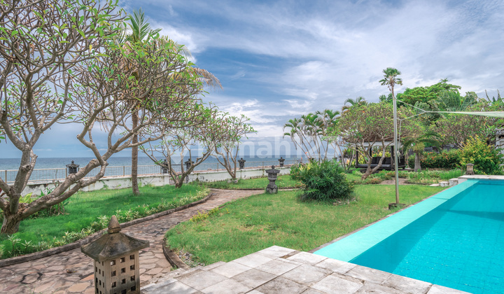 B10 Dijual Villa SHM Tepi Pantai Luas dan Besar dengan Guest Houses