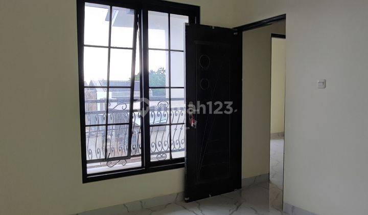Rumah 3 lantai dekat stasiun LRT Cibubur  8