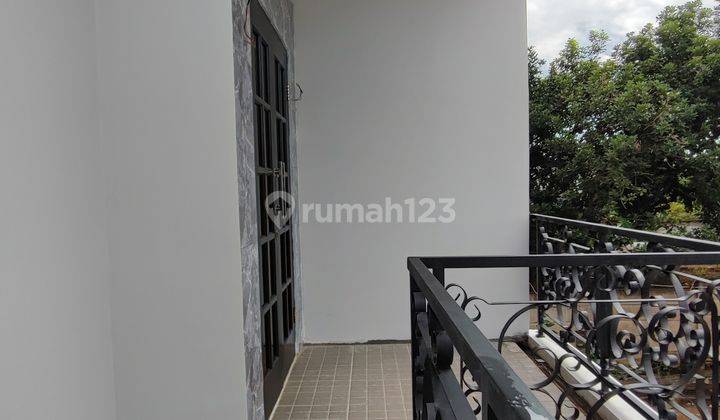 Rumah 2,5 lantai dengan rooftop, 10 mnt dari Stasiun LRT Cibubur.  7