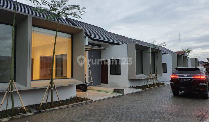 Rumah Modern Luxury Scandinavian minimalis bebas banjir SHM berada dalam komplek keamanan terjamin