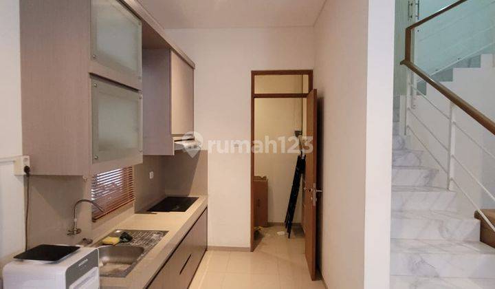 Rumah 2,5 Lantai Furnished Setraduta  2