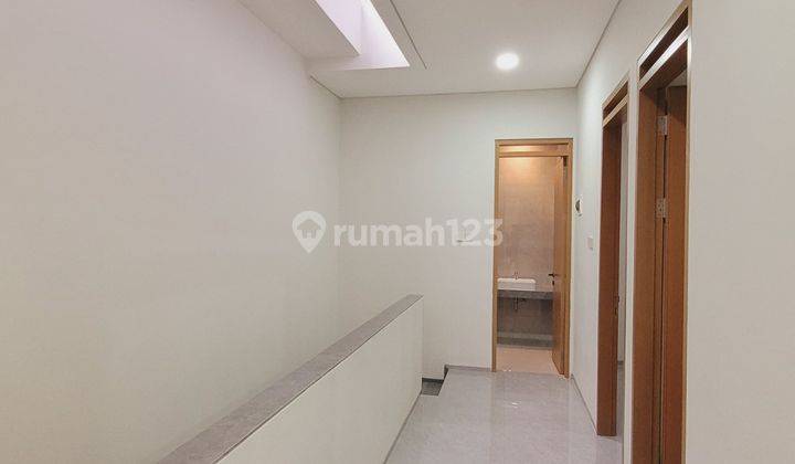 Rumah Baru Minimalis 2 Lantai Setraduta  2